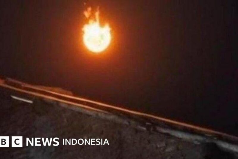 Meteor jatuh: Seberapa besar ukuran meteor yang melintasi Cirebon dan jatuh di Laut Jawa? – BBC News Indonesia